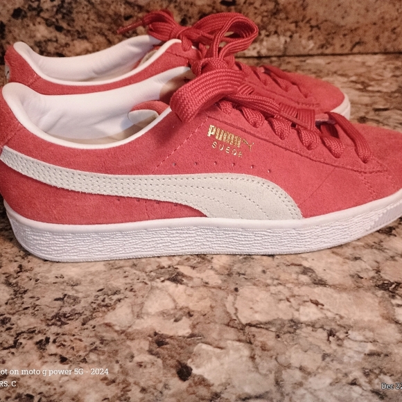 Puma Shoes - 🔥 Puma Vintage‎ Classic Red Suede Sneakers | Women's Size 6 🐾
